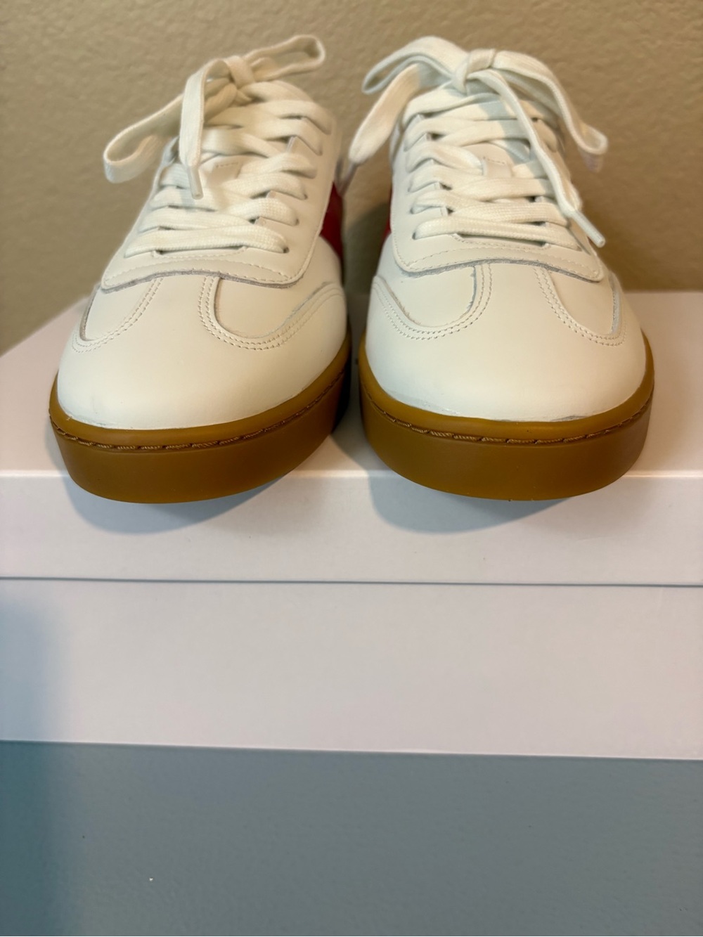 Vince Korrin Leather Sneakers- White/ Red- Women's Size 8- New in Box - Picture 14 of 16